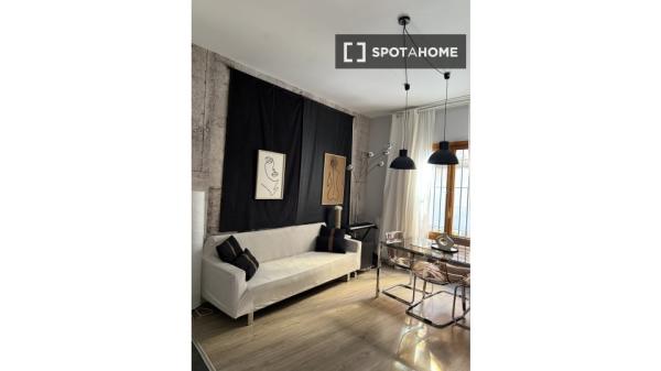 Estudio en alquiler en C. de Casto Plasencia, Madrid thumbnail 2