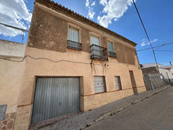 Chalet adosado en calle Poeta Antonio Machado photo 2