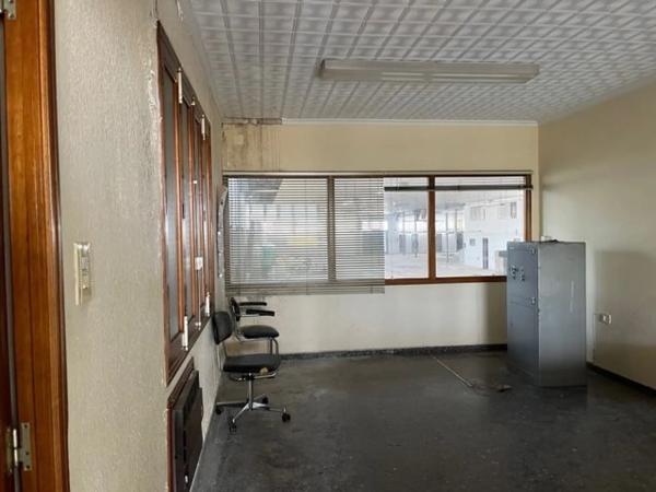 Nave en calle Maisonnave photo 4