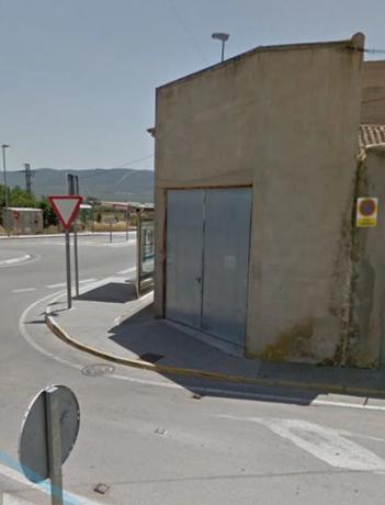 Nave en plaza del Parador, 14 thumbnail 1