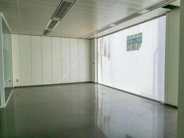 Local o nave en avenida Juan Carlos i photo 3