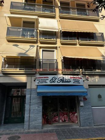 Local en calle El Paseo thumbnail 2