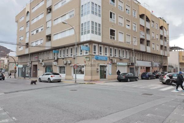 Local en calle Pintor Agrasot, 72 thumbnail 1