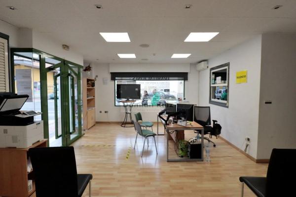 Local en calle Pintor Agrasot, 72 thumbnail 2