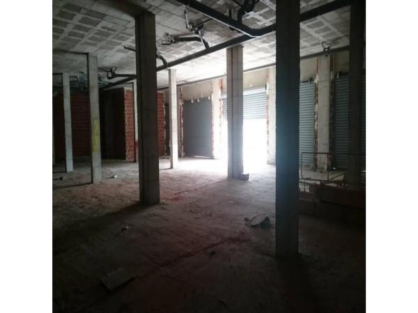 Local en calle las Escuelas photo 1
