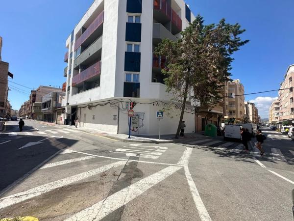 Local en Barrio Puerto Deportivo thumbnail 1