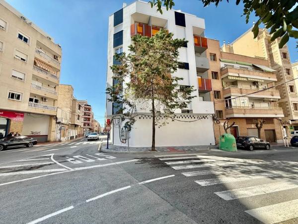 Local en calle de Orihuela thumbnail 1