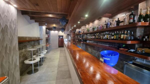Local en calle Apolo photo 1