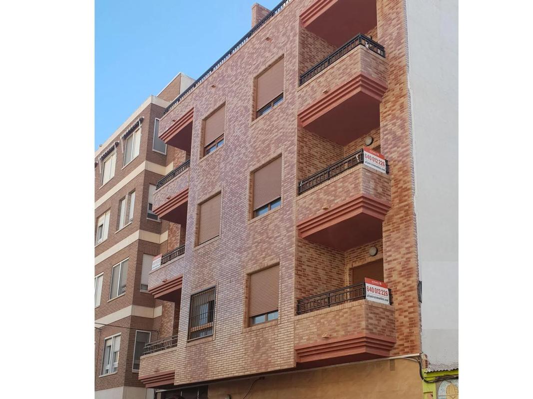 Propiedades en venta y alquiler en España photo 1