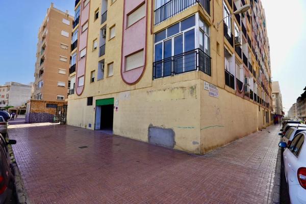Local en calle los Gases s/n photo 4