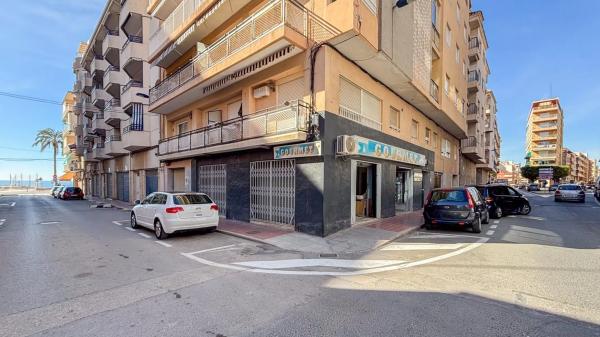 Local en calle Almirante Antequera photo 4