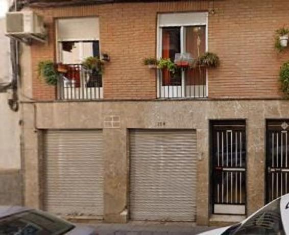 Local en calle Rafael Sánchez Ceva, 29 photo