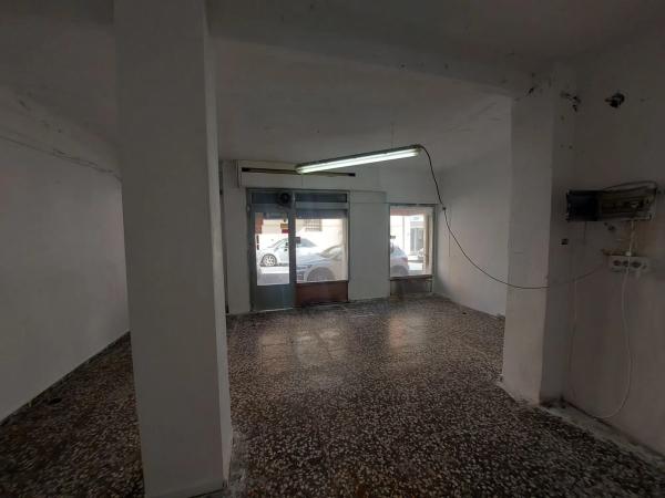 Local en calle Germans Navarro Caracena photo 1