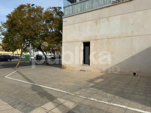 Local en calle Llevant photo 2