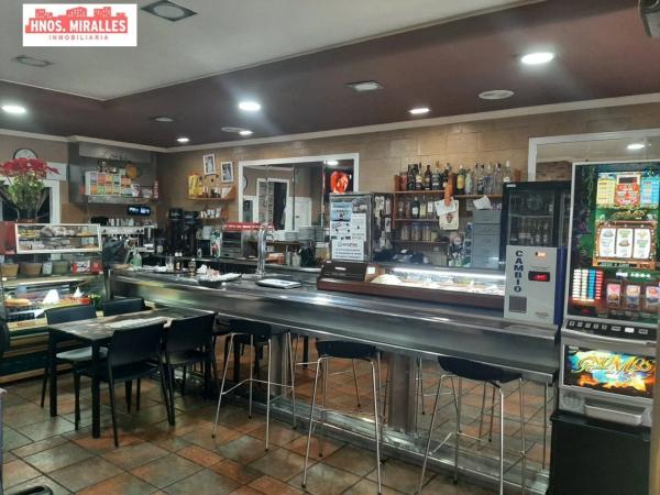 Cafetería en Barrio Reina Victoria-Miguel Hernández thumbnail 1