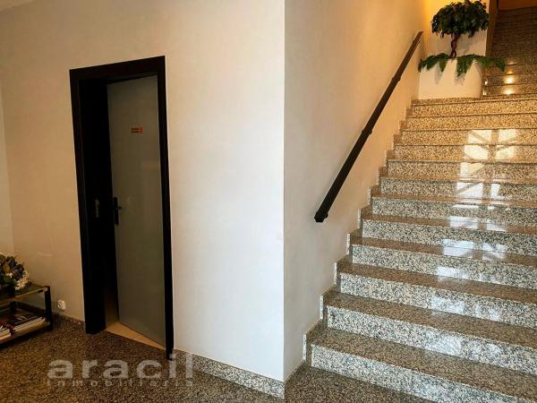 Nave en calle del Ferrocarril photo 1