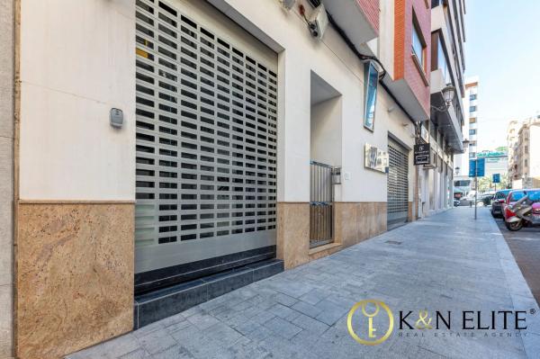 Local en calle Pintor Agrasot, 3 thumbnail 2