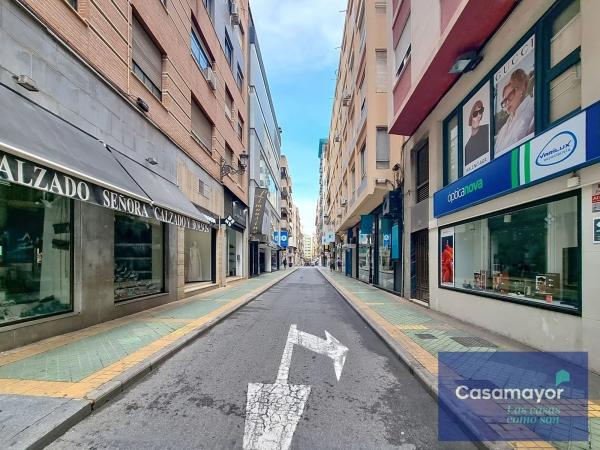 Local en rentabilidad en calle Girona photo 4