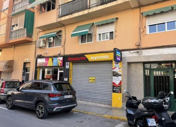 Local en calle Garbinet photo 2