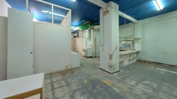 Local en calle Josep Maria Py photo 4