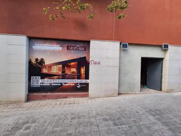 Local en calle Daia Vella photo 1