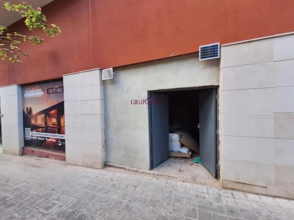 Local en calle Daia Vella thumbnail 1