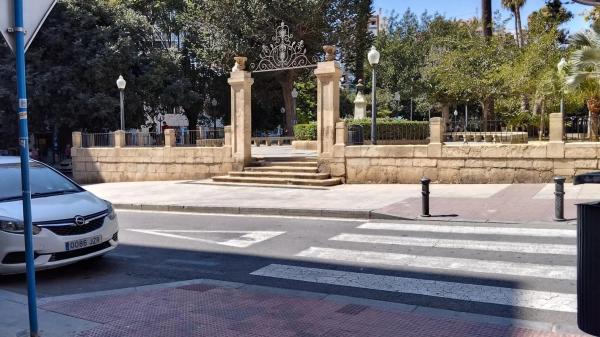 Local en plaza Calvo Sotelo photo 1