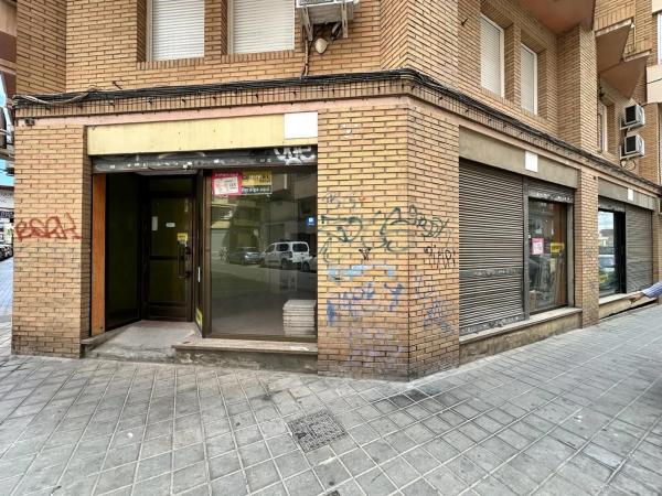 Local en calle Tato photo 1