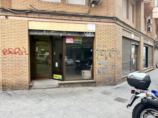 Local en calle Tato photo 2