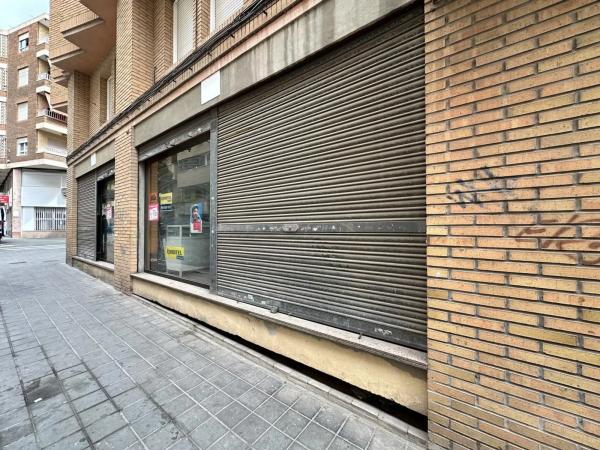 Local en calle Tato photo 3