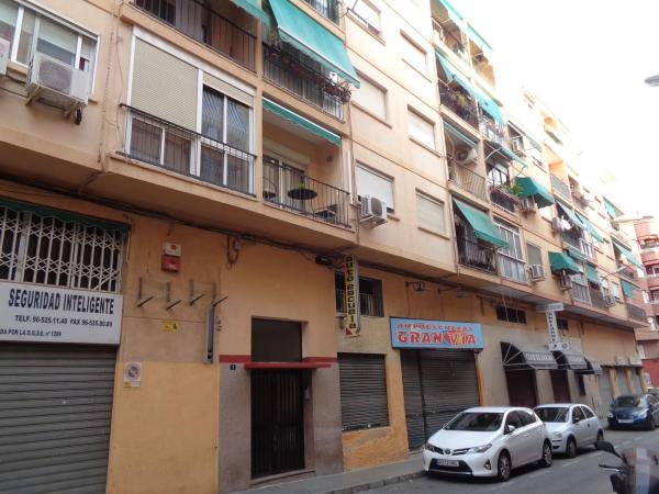 Local o nave en calle Marta Barrié photo 1