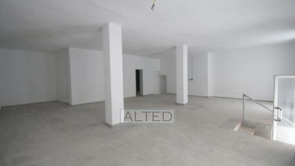 Local en calle Pintor Murillo s/n thumbnail 3