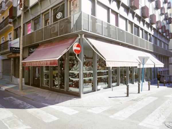 Local en calle Girona, 19 thumbnail 1