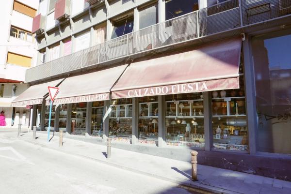 Local en calle Girona, 19 thumbnail 2