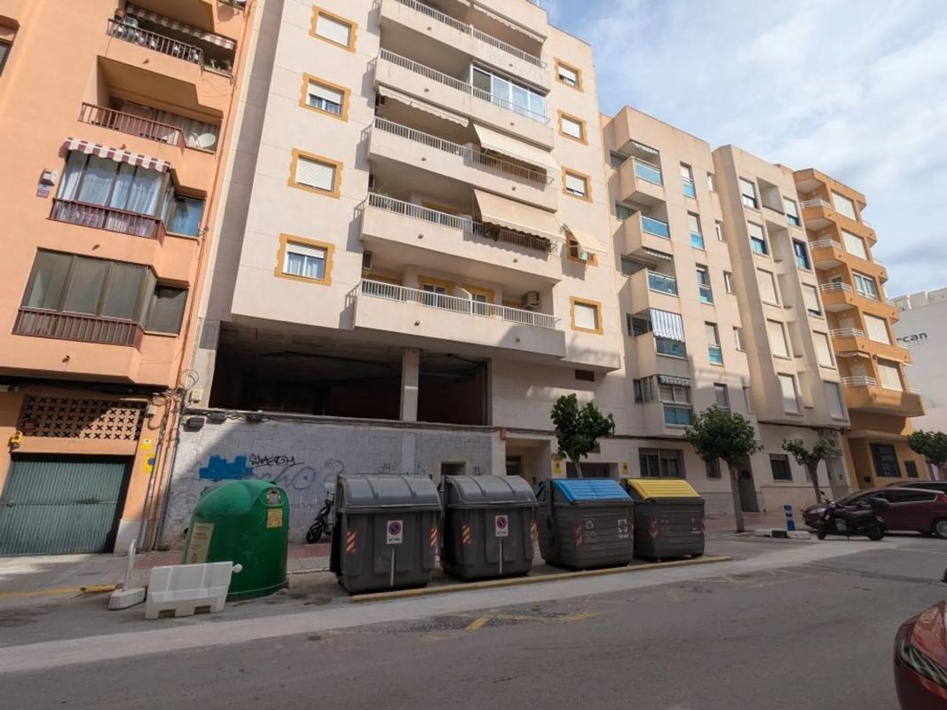 Propiedades en venta y alquiler en España photo 1