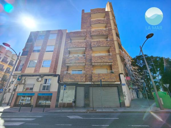 Local en calle Lillo Juan thumbnail 2