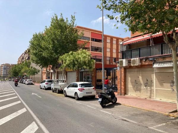 Local en calle la Huerta photo