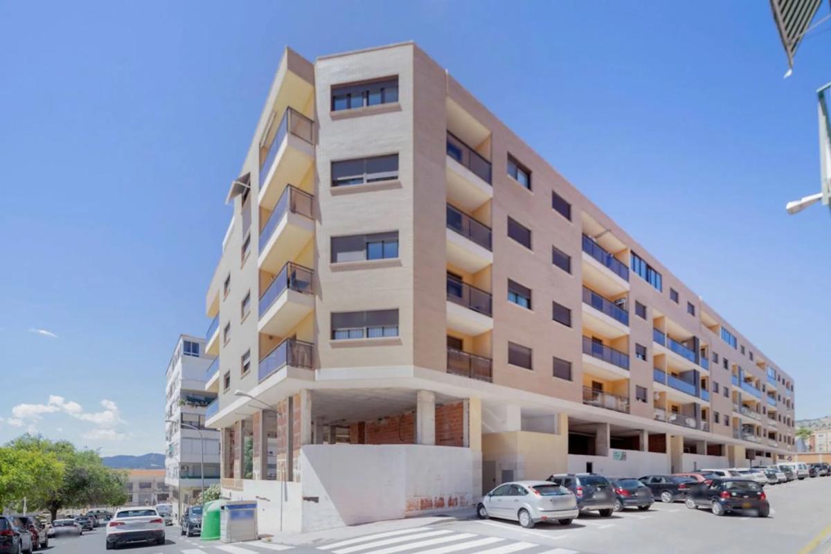 Propiedades en venta y alquiler en España photo 1