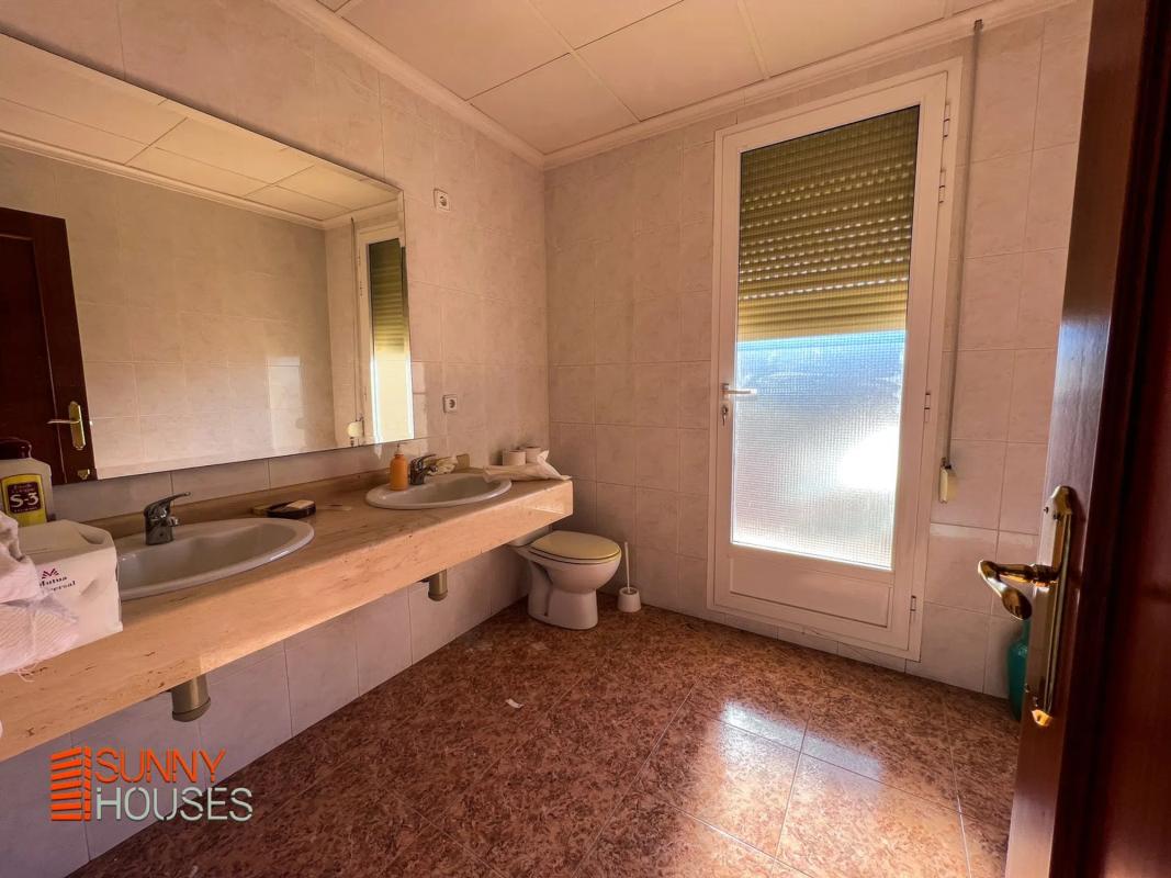 Properties for sale and rent in Spain photo 2