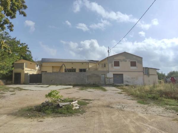 Nave en Barri Zona Nord photo 1