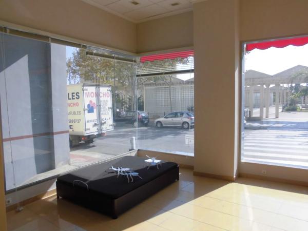 Local en avenida Masnou photo 2
