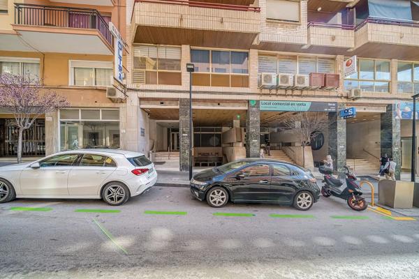 Local o nave en avenida de Ifach photo 1