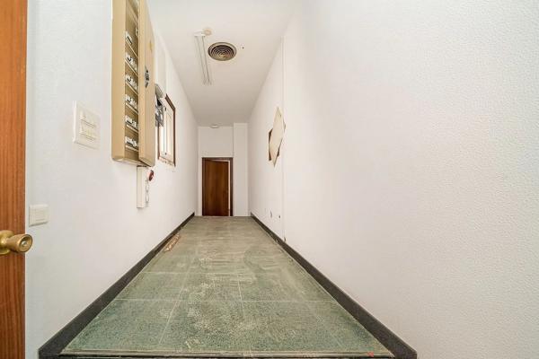Local o nave en avenida de Ifach photo 4