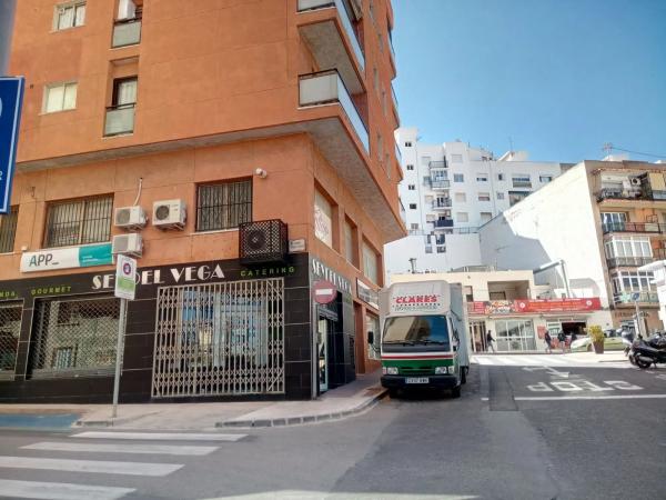 Local en calle Almendros, 10 photo 1