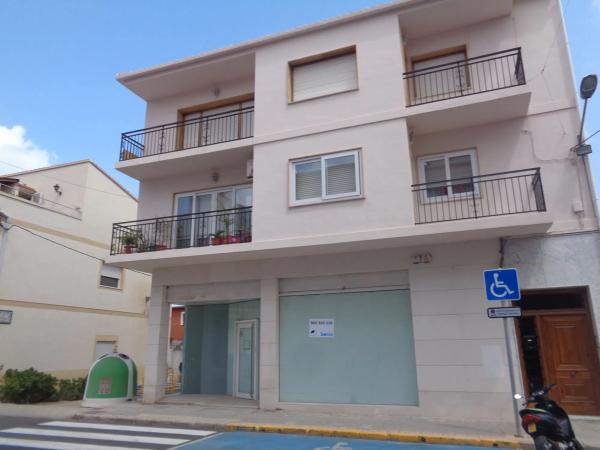 Local o nave en avenida Oeste photo 1
