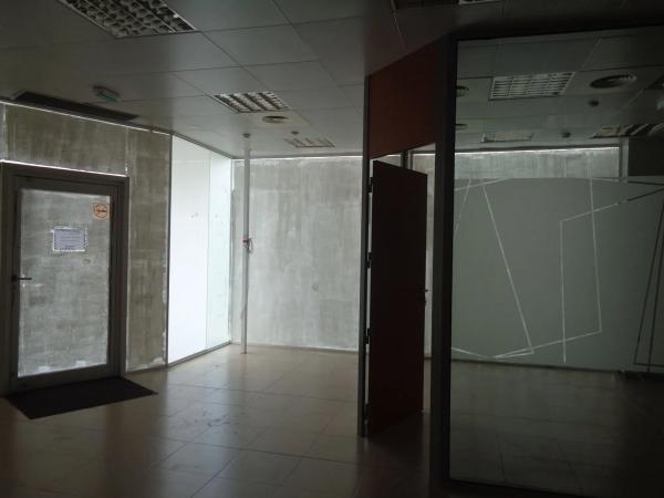 Local o nave en avenida Oeste thumbnail 2