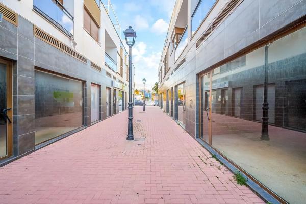 Local o nave en calle Vicent Ferrer thumbnail 2