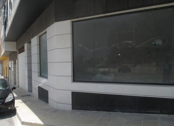 Local o nave en calle Duanes thumbnail 2