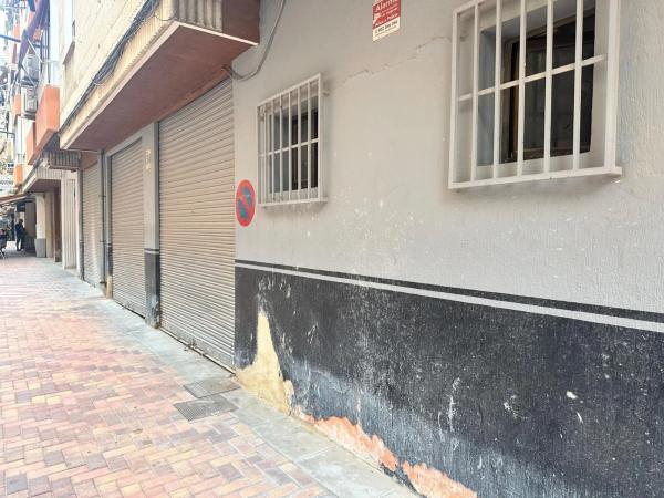 Local en calle Polop photo 2