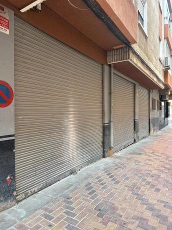 Local en calle Polop photo 3